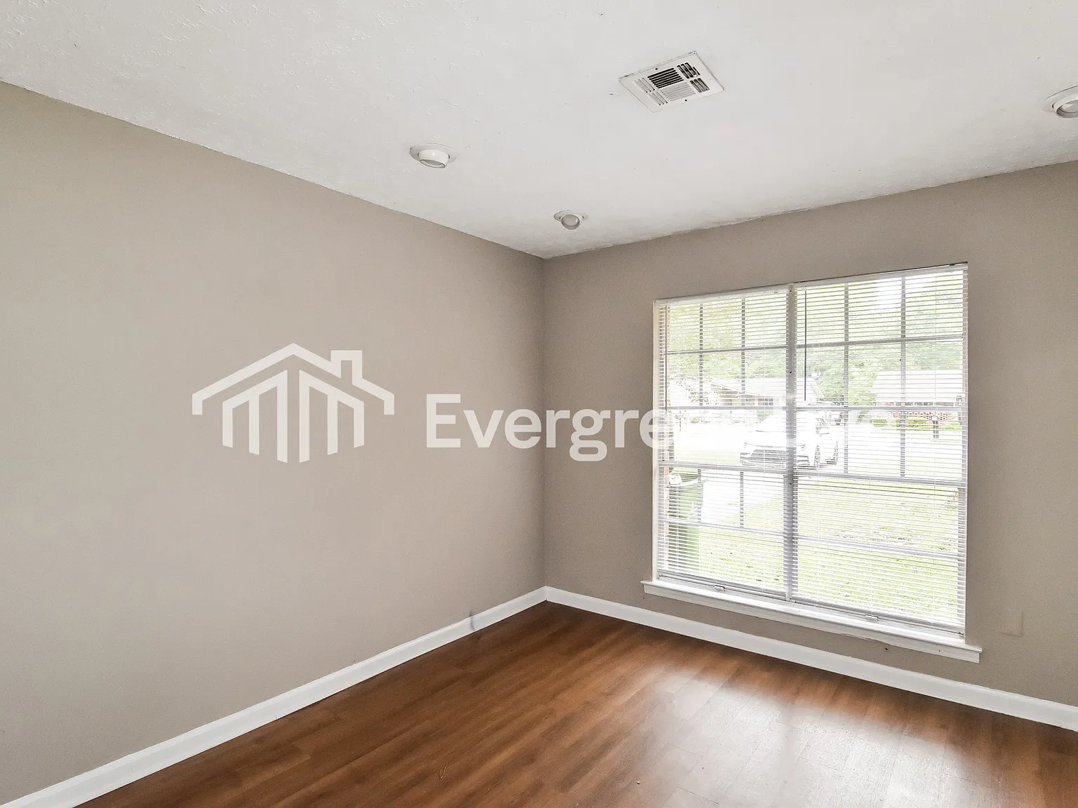 3 bed, 2.0 bath, 1410 sqft, $1,345 — Photo 4