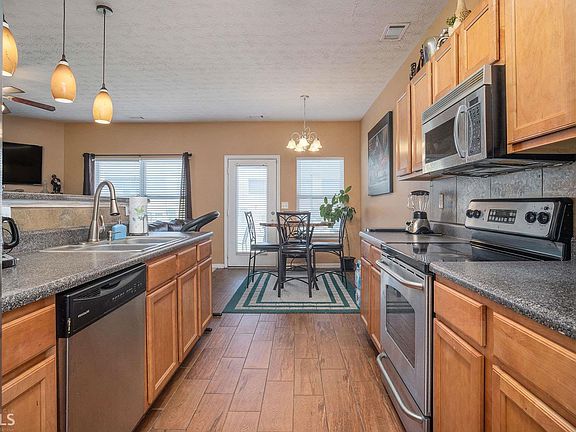 5th image of 33 Providence Oak Ln #13