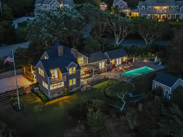 26 Monomoy Rd, Nantucket, MA 02554