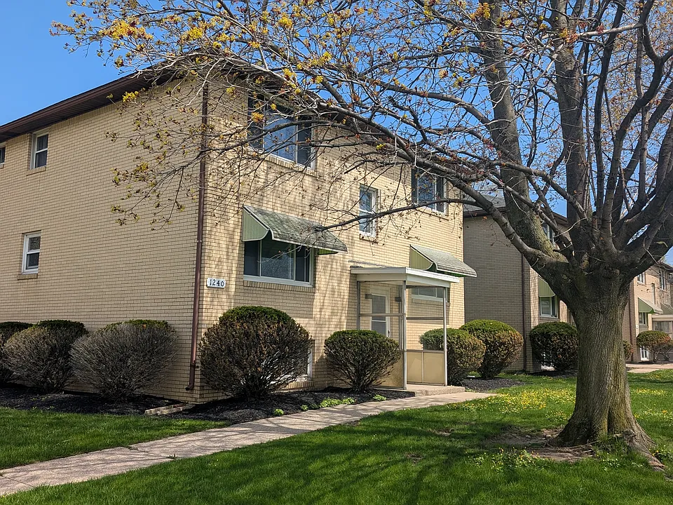 1240 Center Rd