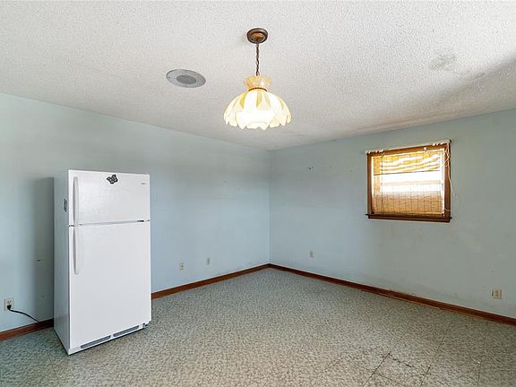 2nd image of 1401 W Royall Blvd