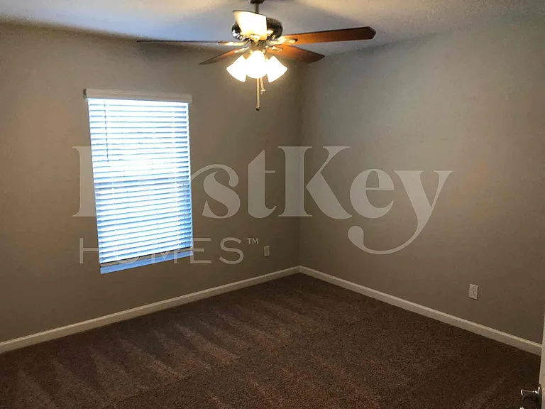 1773 SW Cannon Ave — Photo 14