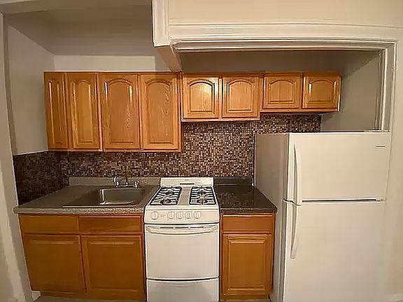 3rd image of 8912 170th St #2