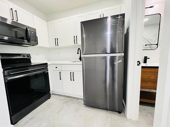 3rd image of 5543 NE Miami Ct #1