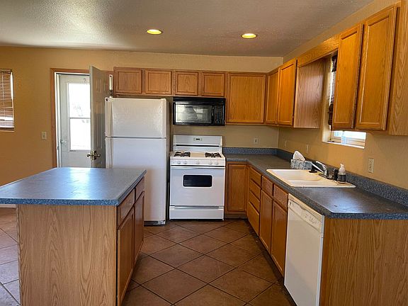4th image of 1102 Avenue K