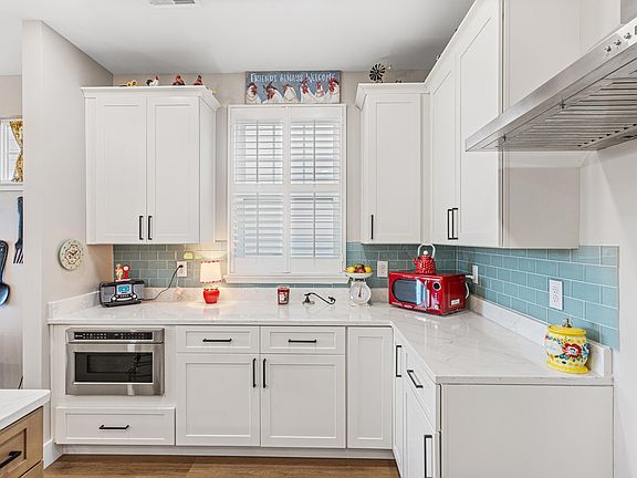 5th image of 5122 Ella Ln NW