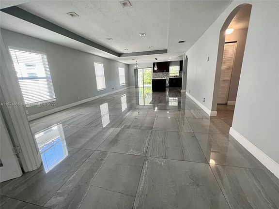2nd image of 2537 Dewey St #0