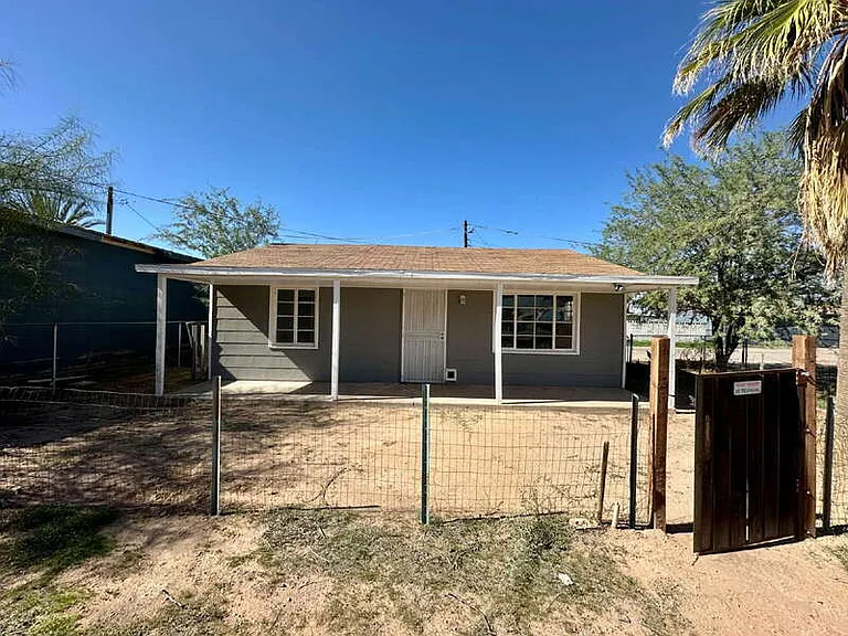 544 N 7th Pl — Photo 2
