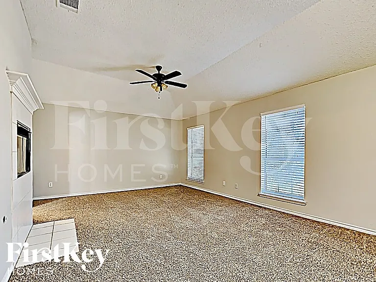 5611 Chimney Rock Dr — Photo 7