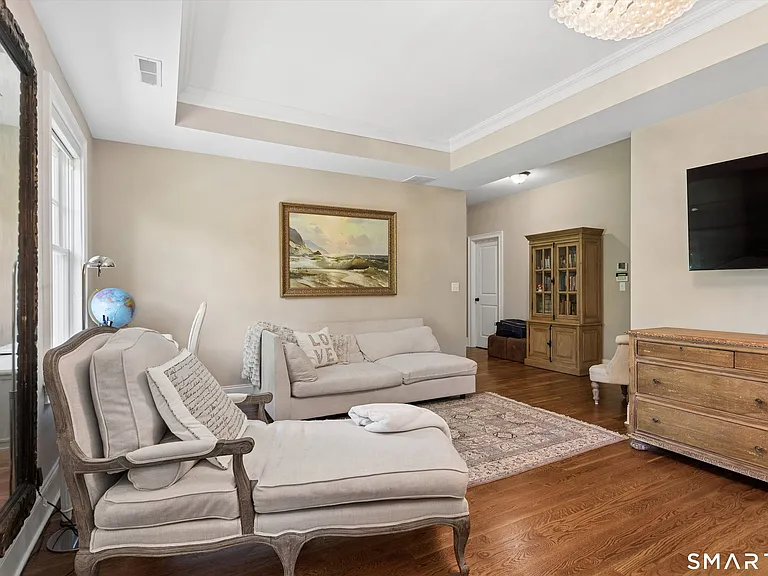 87 Kings Hwy S — Photo 32