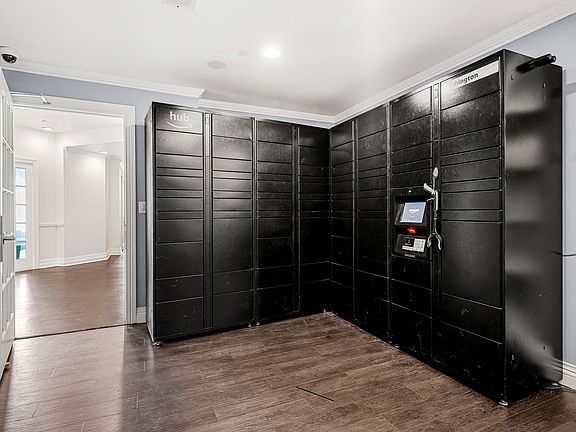 5th image of 55 Cedar St #3411