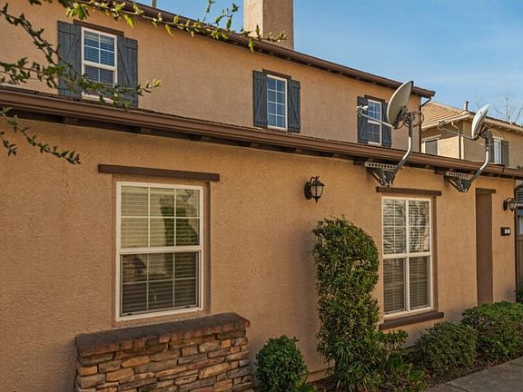 3rd image of 5 Villa Gardens Ct