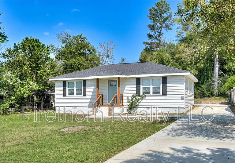 1006 Skyview Dr — Photo 2