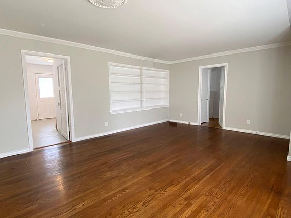 3rd image of 4406 Santa Barbara Dr
