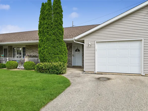 102 Richland Ave APT 3, Urbana, IA 52345