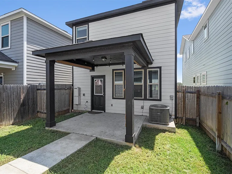 1805 Artesian Springs Xing — Photo 29