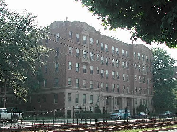 2nd image of 1950 Commonwealth Ave APT 27