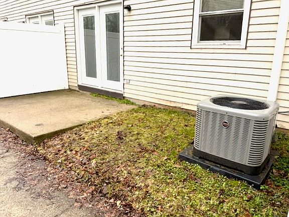 2nd image of 521 Cedar St NE