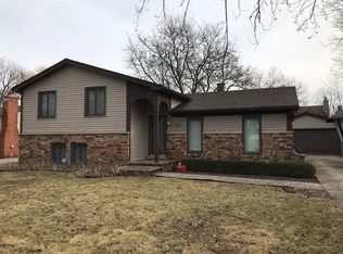 441 S Park St, Westmont, IL 60559