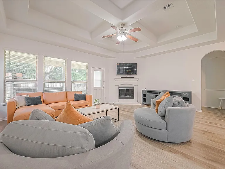 8722 Adrienne Dr — Photo 17