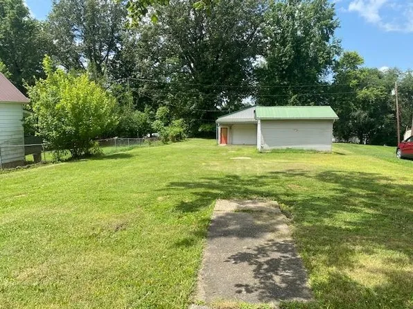 327 N 4th St, Central City, KY 42330