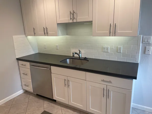3001 Los Prados St APT 205, San Mateo, CA 94403