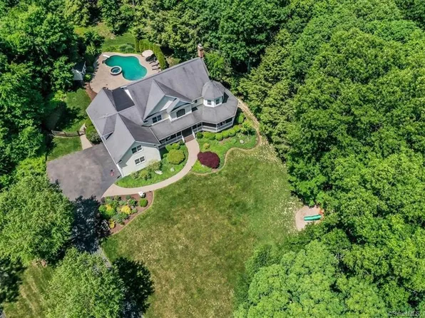 24 Russett Road, Newtown, CT 06482