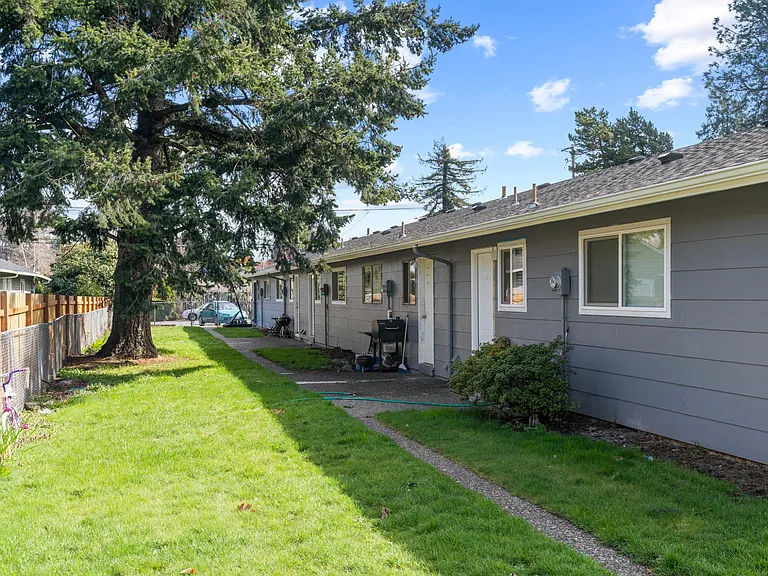 4751 NE 99th Ave #3 — Photo 3