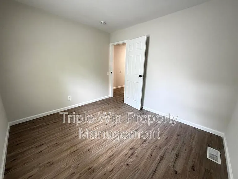 2245 Lindsay Ln — Photo 24