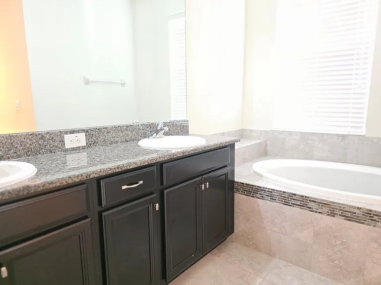 17545 Buckingham Garden Dr — Photo 29