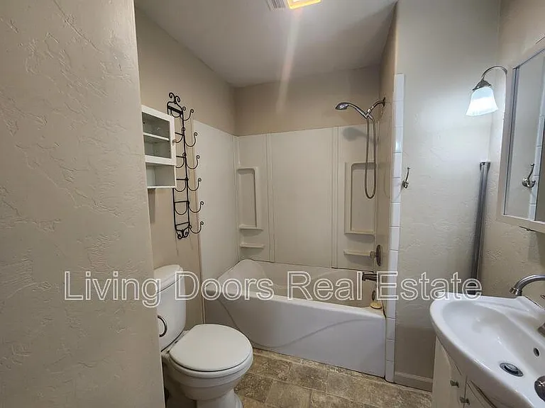 3829 W St — Photo 14