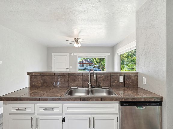 5th image of 582 4th St