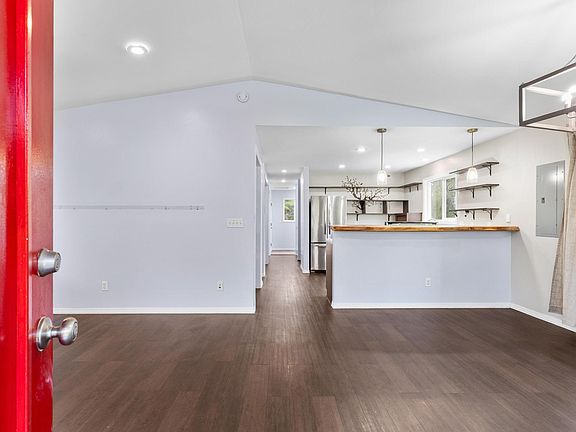 2nd image of 11-3074 Puolani St #A