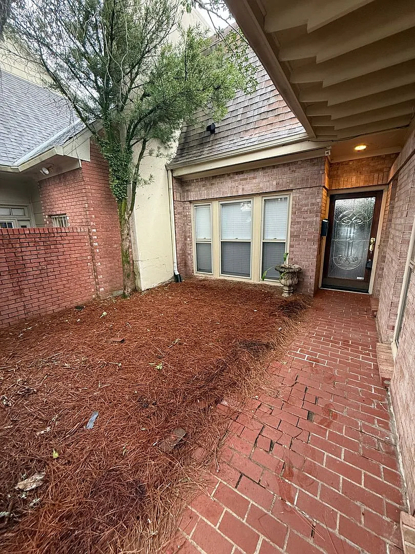 4 bed, 3.0 bath, 2377 sqft, $1,395 — Photo 2
