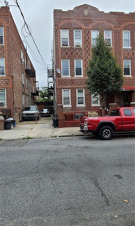 2nd image of 197 E 52nd St