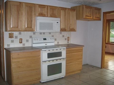 Light and Bright Kitchen! Plenty of Cabinet Space and Pantry! Tile Floor!