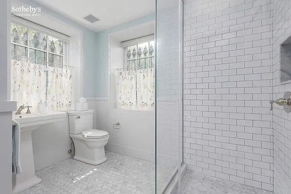 Sold by Sotheby's International Realty | media 18