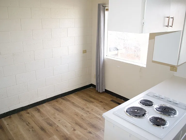 1385 Benton St — Photo 6