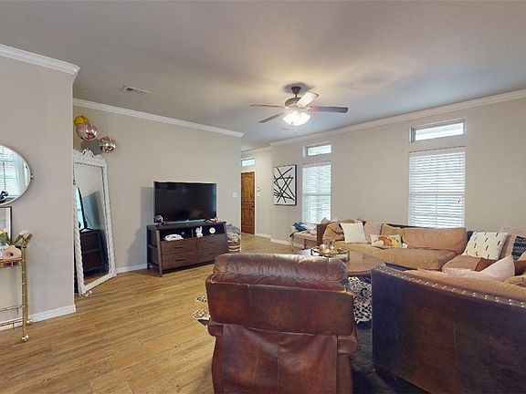 3rd image of 124 Richards St #B