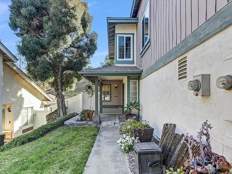 8177 Mission Vista Dr — Photo 3