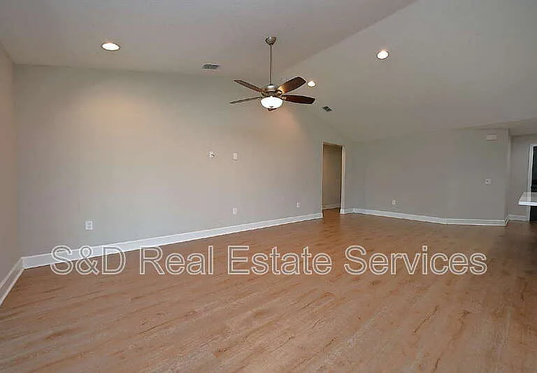 4435 Lake Hancock Rd — Photo 17
