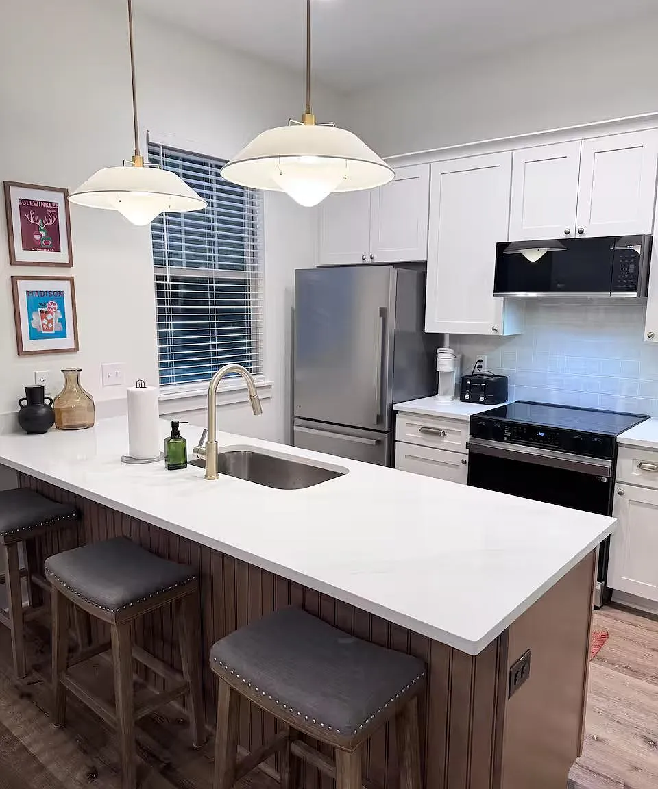 2 bed, 1075 sqft, $2,000 — Photo 3