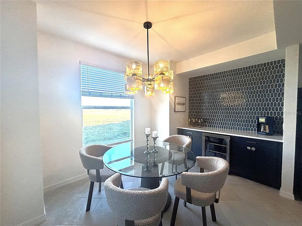 2 bed, 2.0 bath, 1366 sqft, $6,500 — Photo 4