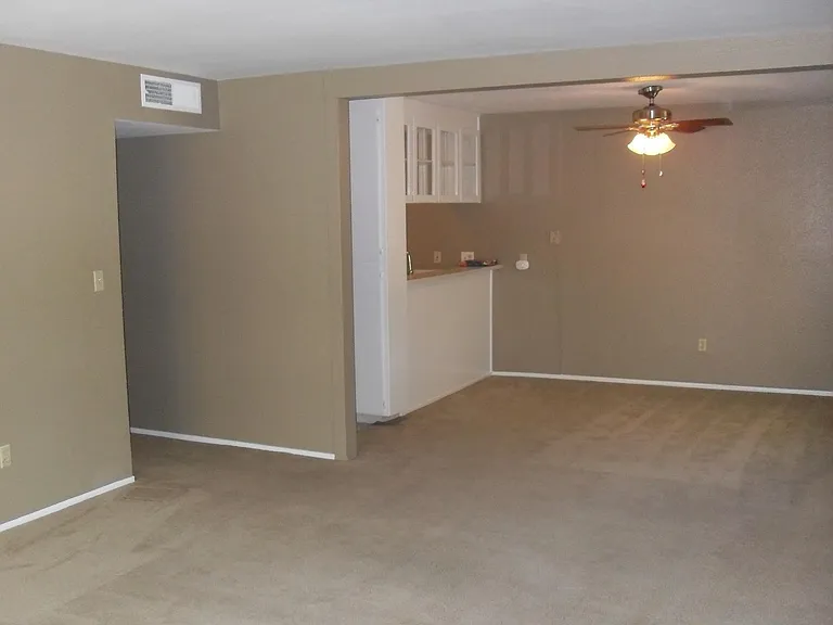 301 Tradewinds Dr — Photo 3