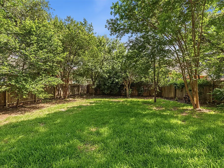 10329 Kilmarnock Dr — Photo 32