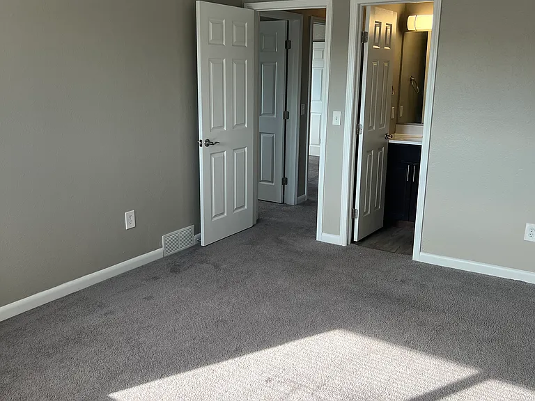 Beacon Point Apartments — Photo 15