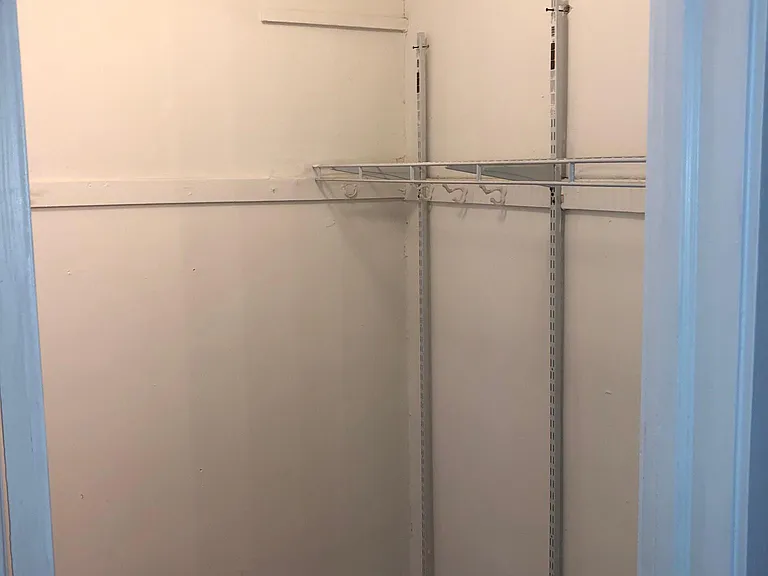 1 Br Walk in Closet