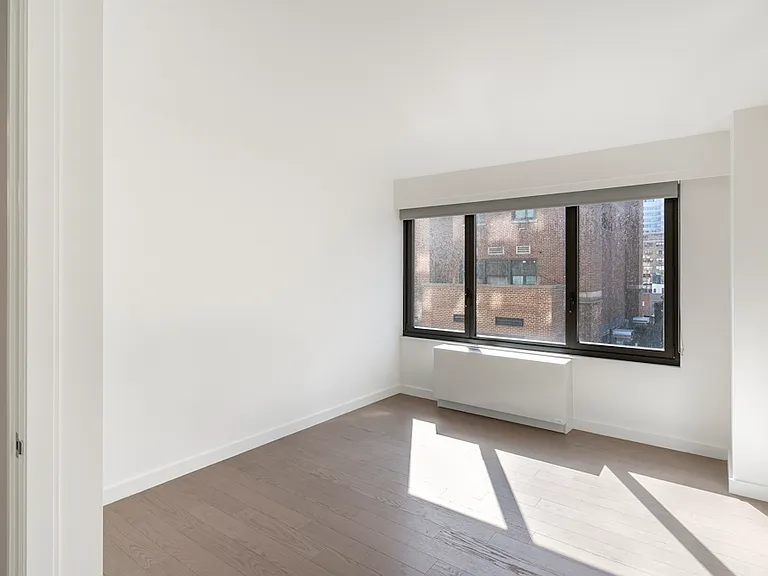 220 E 72nd St #7G — Photo 4