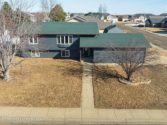 2nd image of 834 Baker Ave