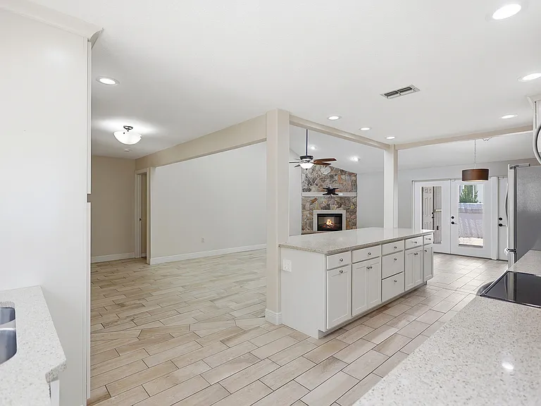 11206 Longwood Ct — Photo 15